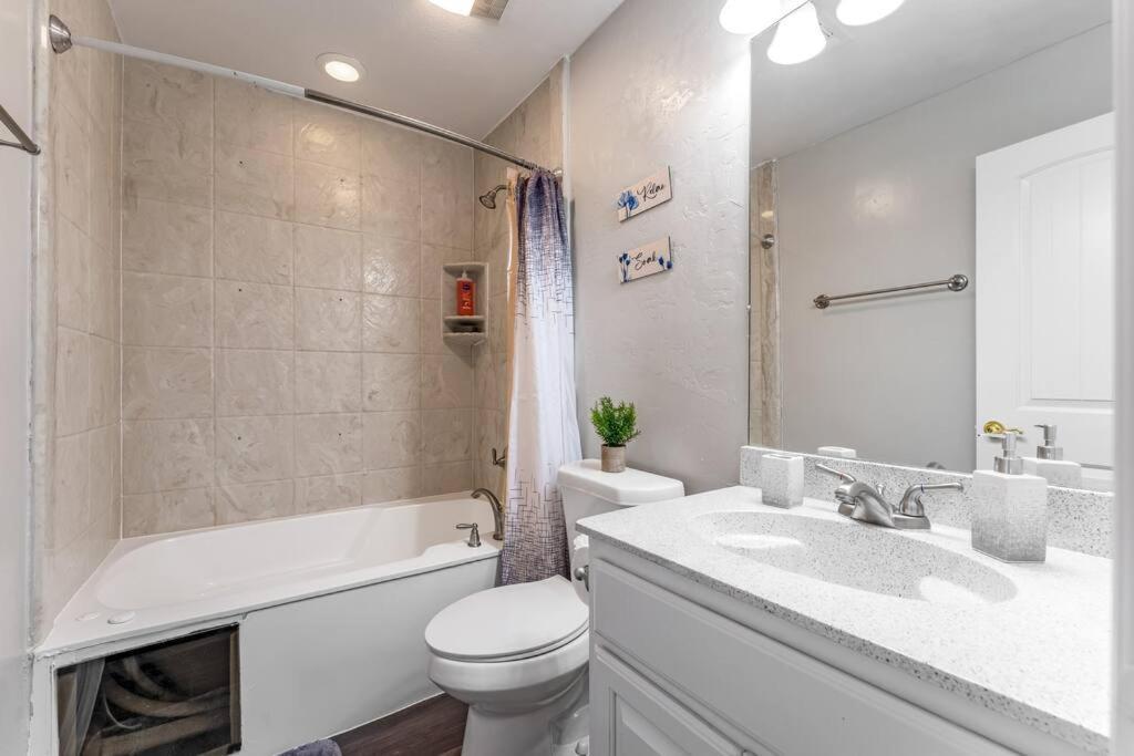 Family Friendly 2Bdrm-Walk To At&T/Cowboys Stadium アーリントン エクステリア 写真