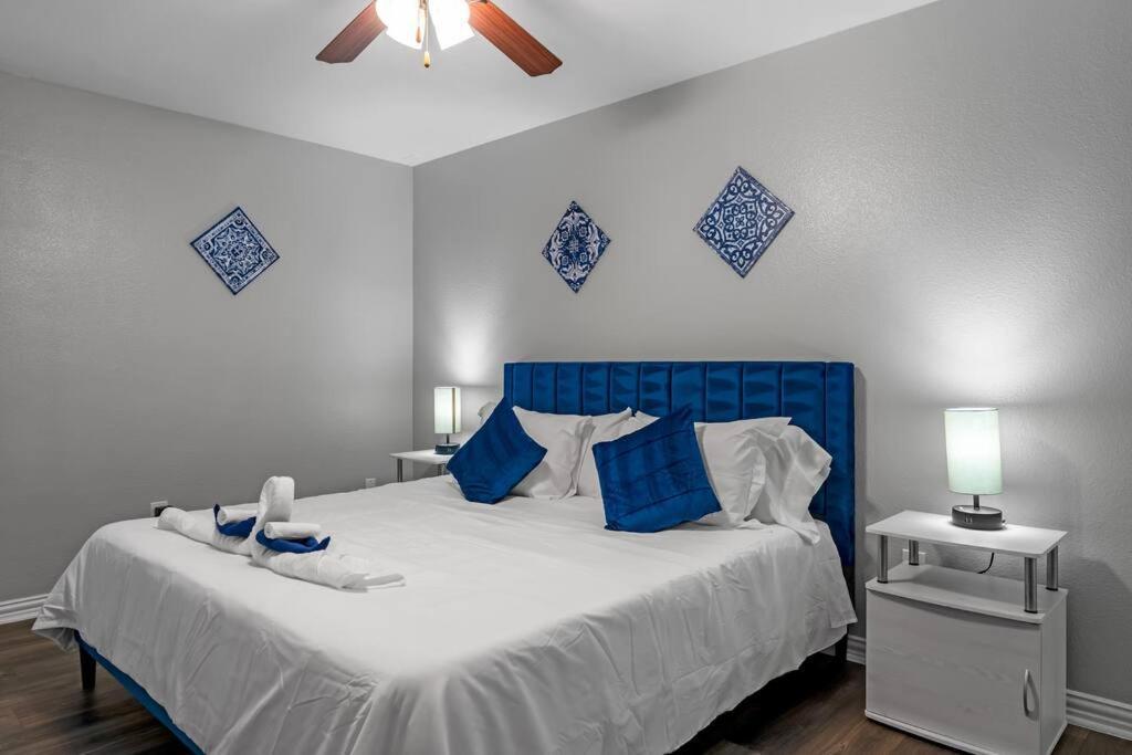 Family Friendly 2Bdrm-Walk To At&T/Cowboys Stadium アーリントン エクステリア 写真