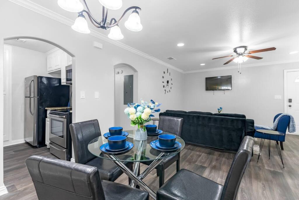 Family Friendly 2Bdrm-Walk To At&T/Cowboys Stadium アーリントン エクステリア 写真