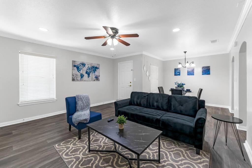 Family Friendly 2Bdrm-Walk To At&T/Cowboys Stadium アーリントン エクステリア 写真