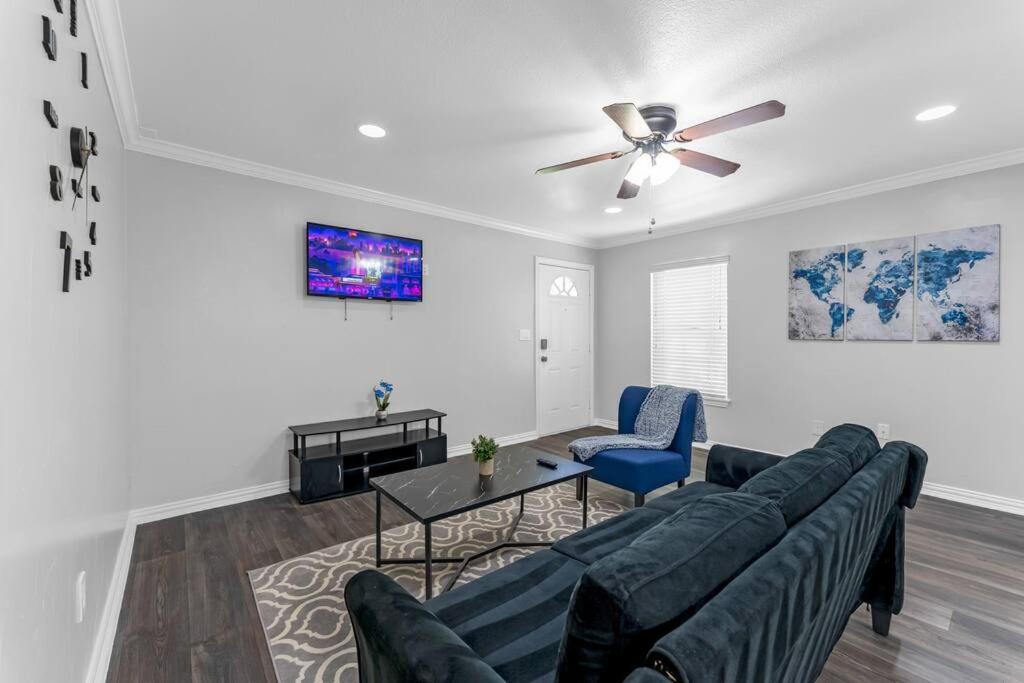 Family Friendly 2Bdrm-Walk To At&T/Cowboys Stadium アーリントン エクステリア 写真