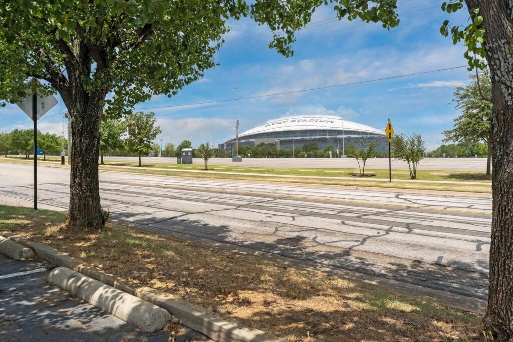 Family Friendly 2Bdrm-Walk To At&T/Cowboys Stadium アーリントン エクステリア 写真