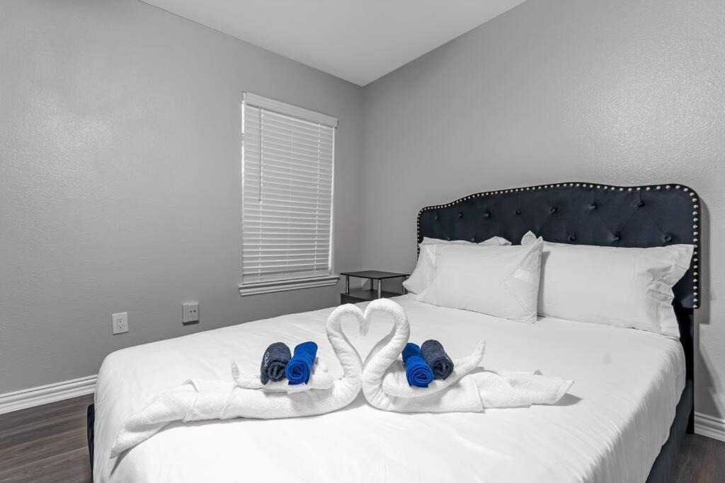 Family Friendly 2Bdrm-Walk To At&T/Cowboys Stadium アーリントン エクステリア 写真