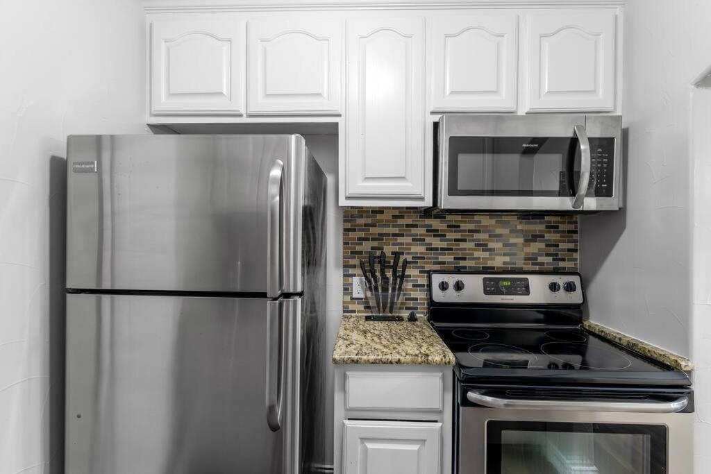 Family Friendly 2Bdrm-Walk To At&T/Cowboys Stadium アーリントン エクステリア 写真