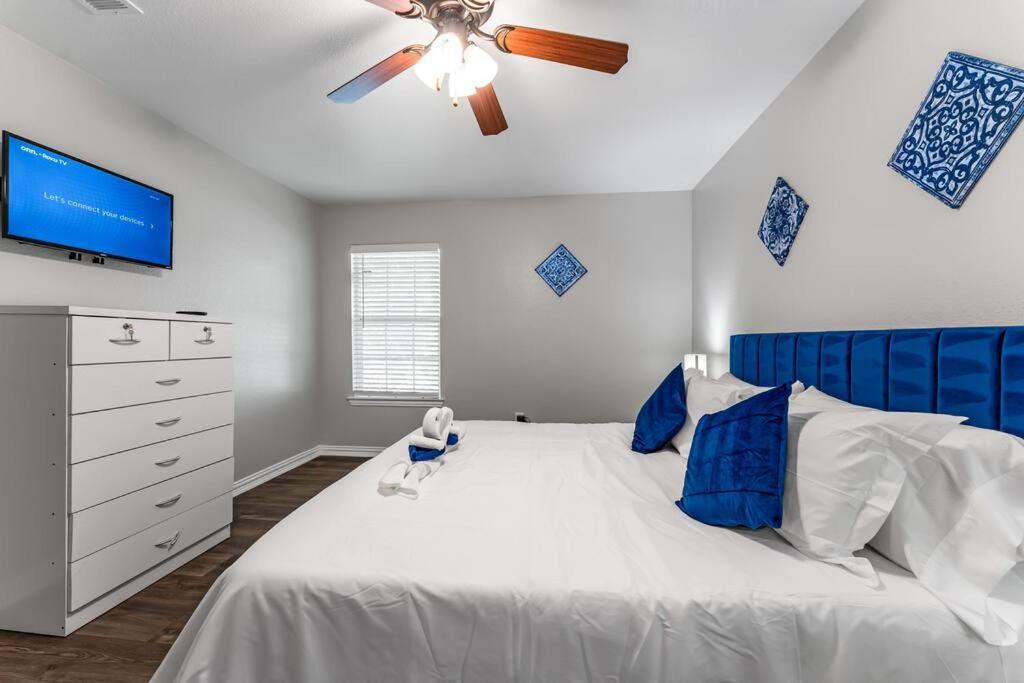 Family Friendly 2Bdrm-Walk To At&T/Cowboys Stadium アーリントン エクステリア 写真