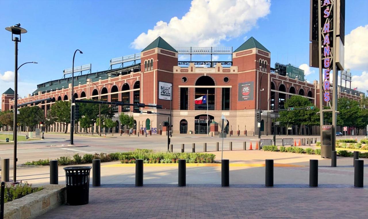 Family Friendly 2Bdrm-Walk To At&T/Cowboys Stadium アーリントン エクステリア 写真